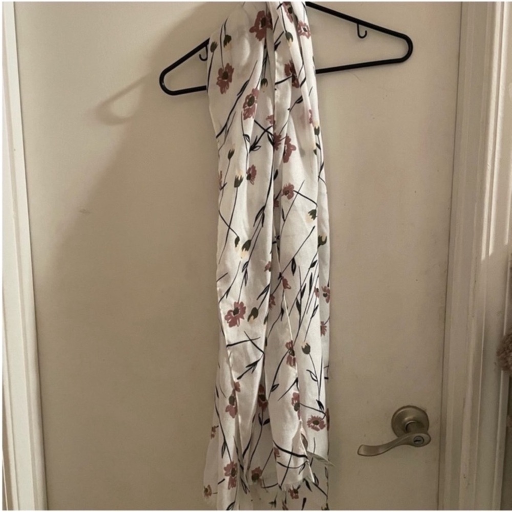 NWT Loft Outlet Flower Scarf